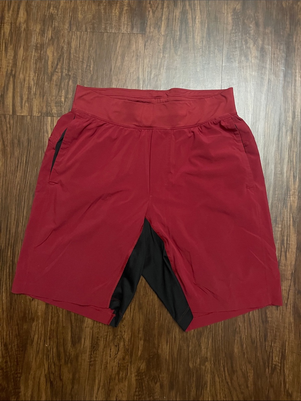 Lululemon T.H.E. Shorts burgundy / black lined shorts 9” Medium
